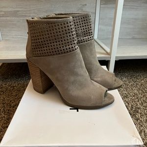 Report Booties size 8